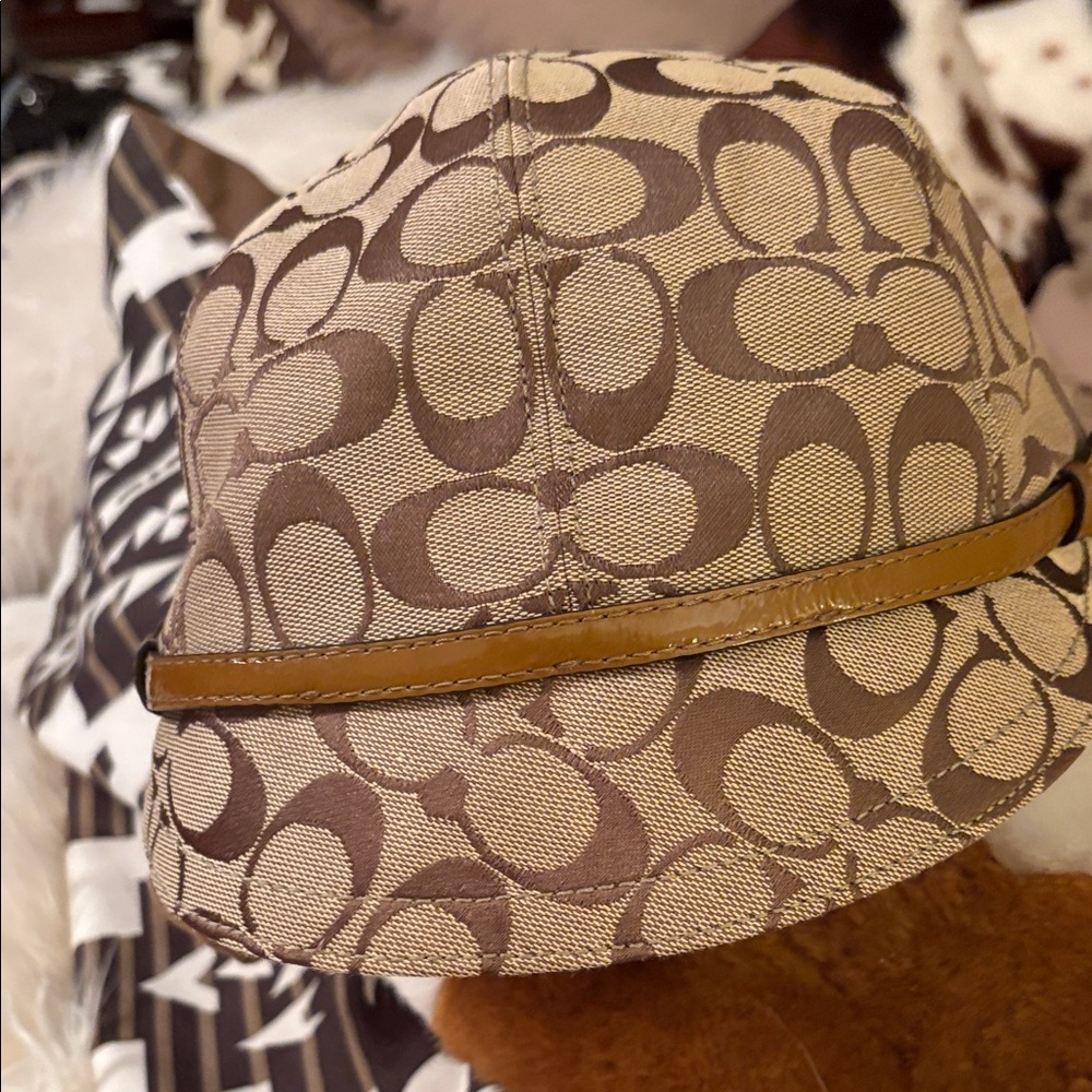 Coach Signature Karee Newsboy Cap with patent leather accent Leather Strap - Picture 5 of 8